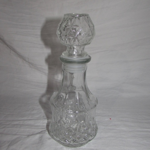 Other - Elegant Clear Glass Decanter